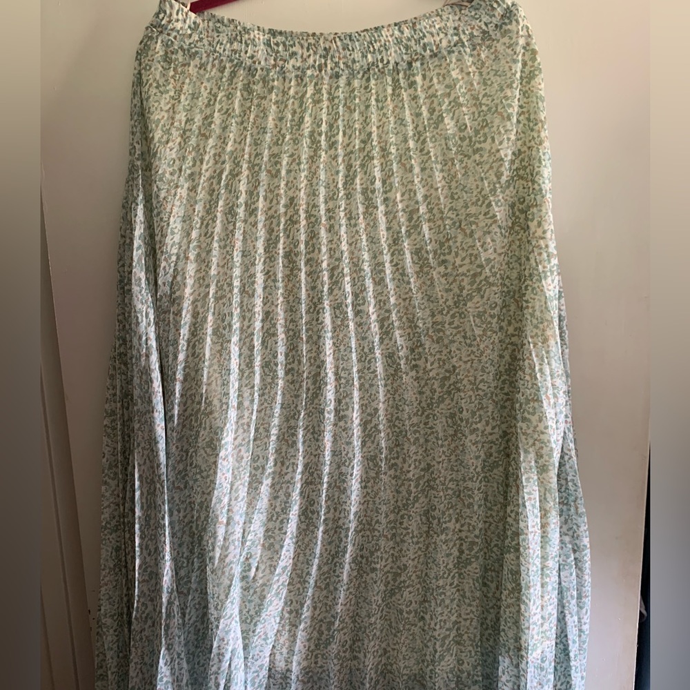 Boutique floral flowy maxi skirt size Large